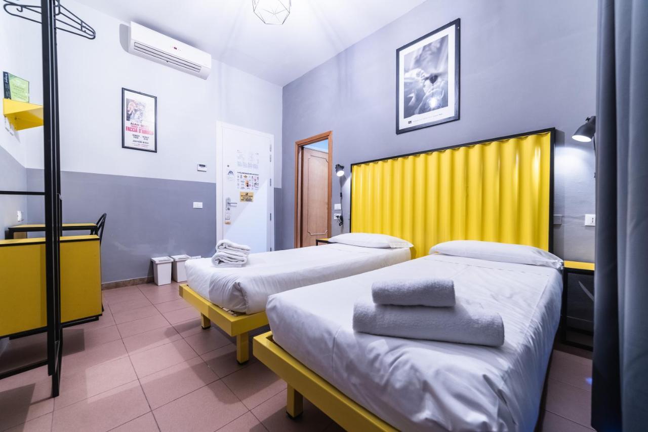 Yellowsquare Hostal