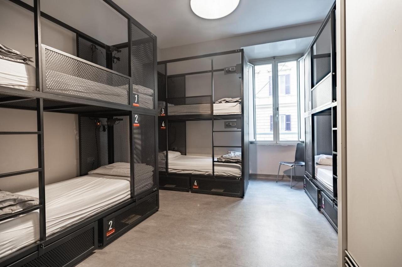 Hostal Yellowsquare Roma