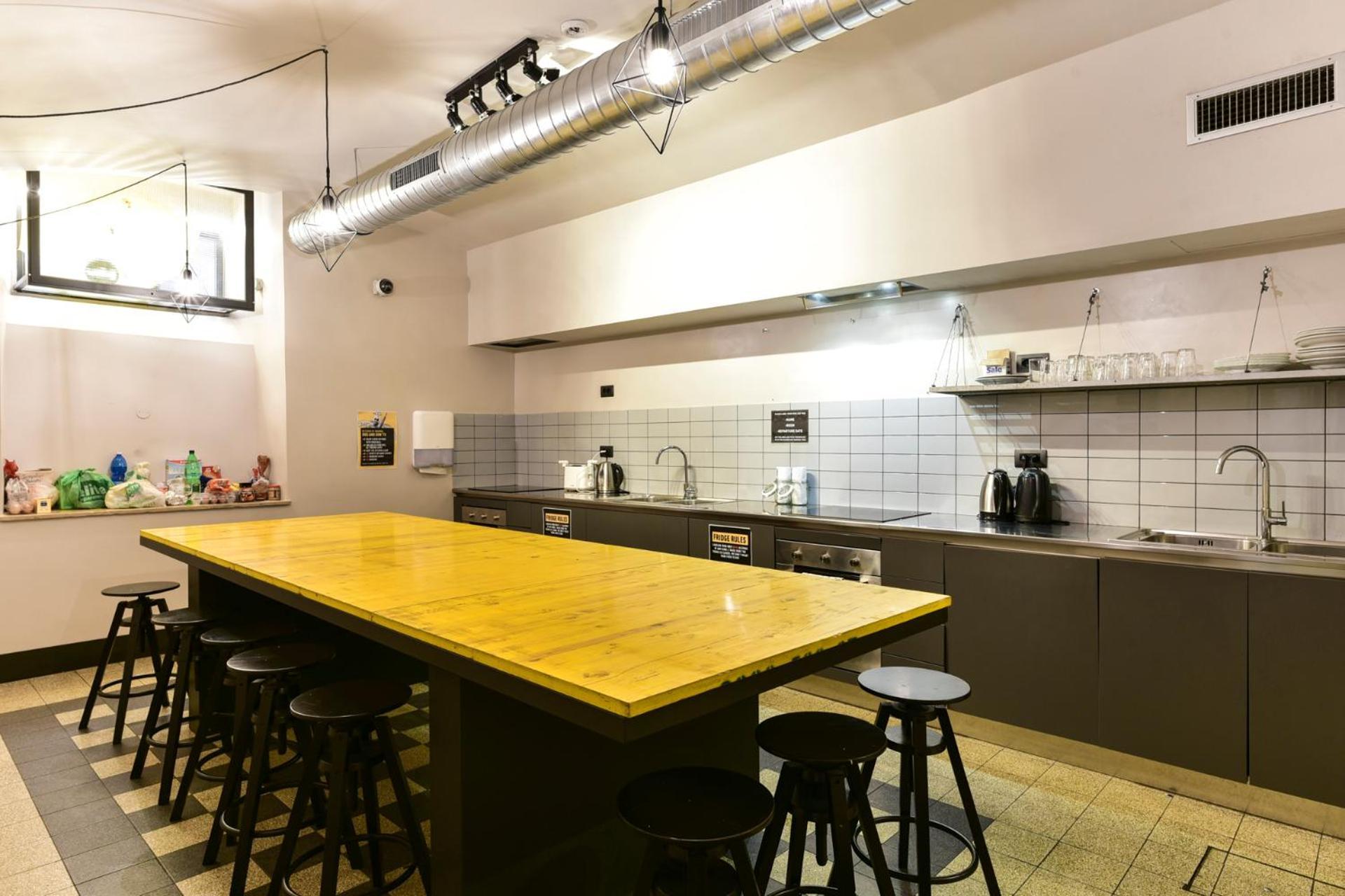 Hostal Yellowsquare