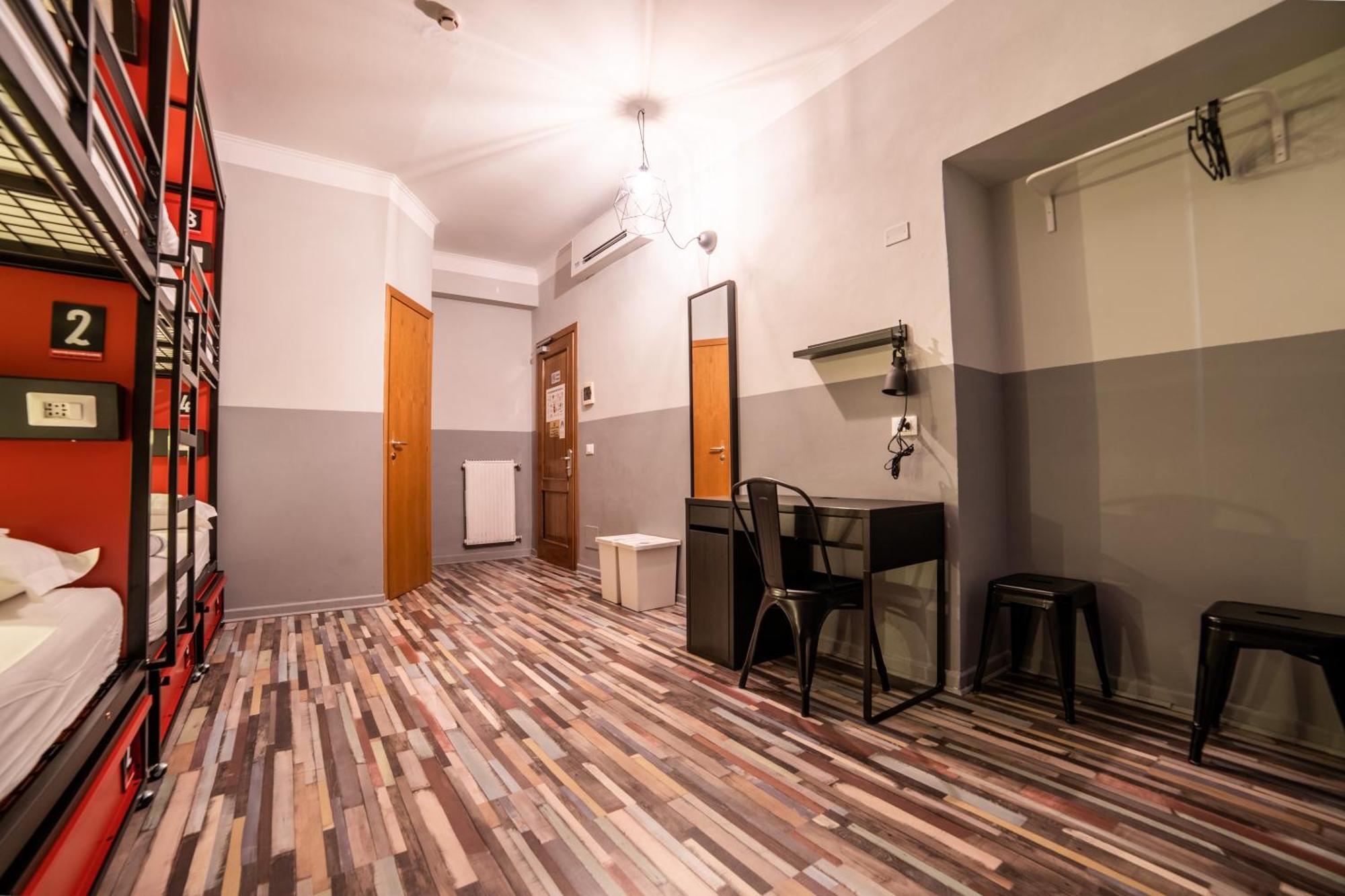 Yellowsquare Hostal