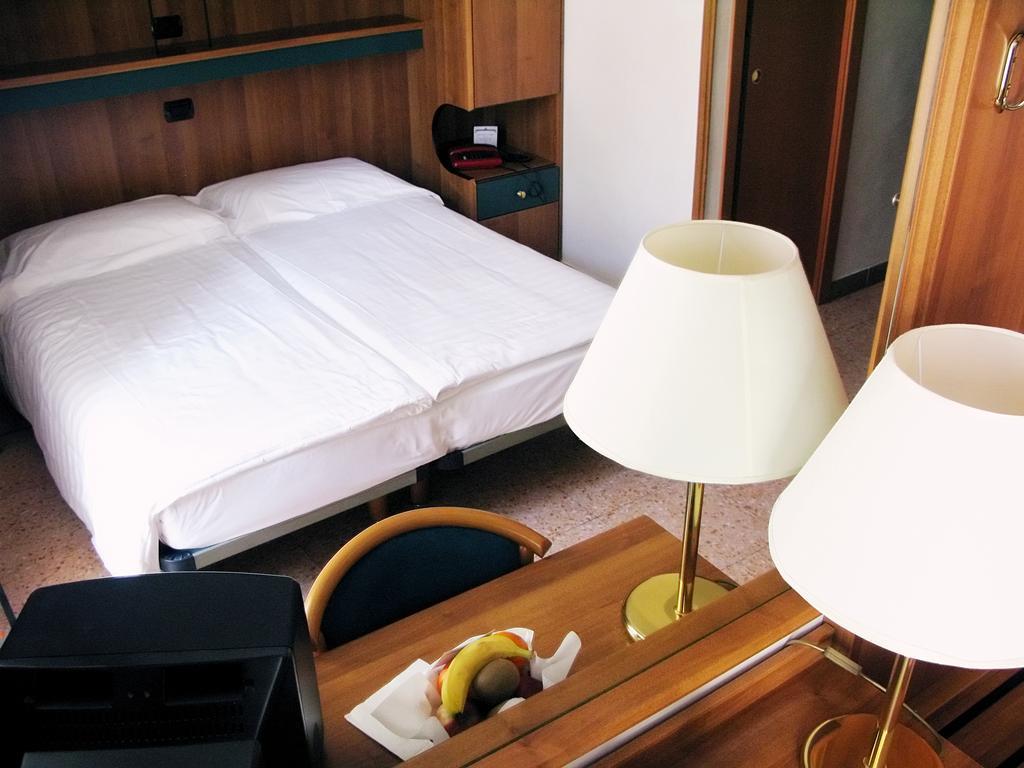 Hostal Yellowsquare *
