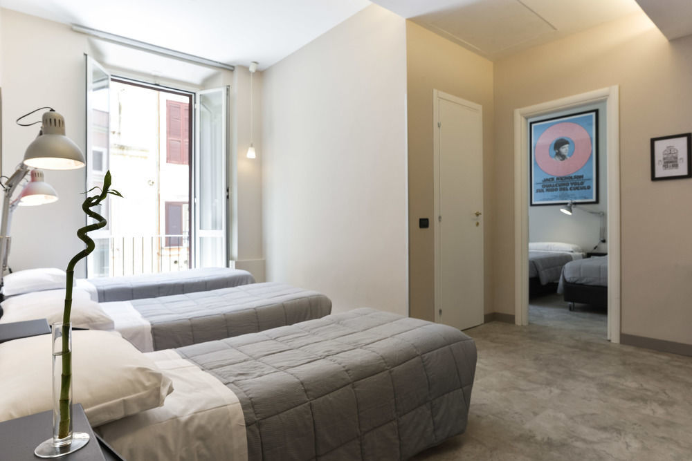 Hostal Yellowsquare *