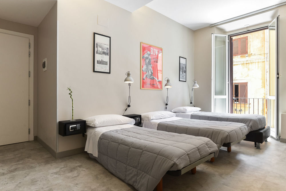 Hostal Yellowsquare *