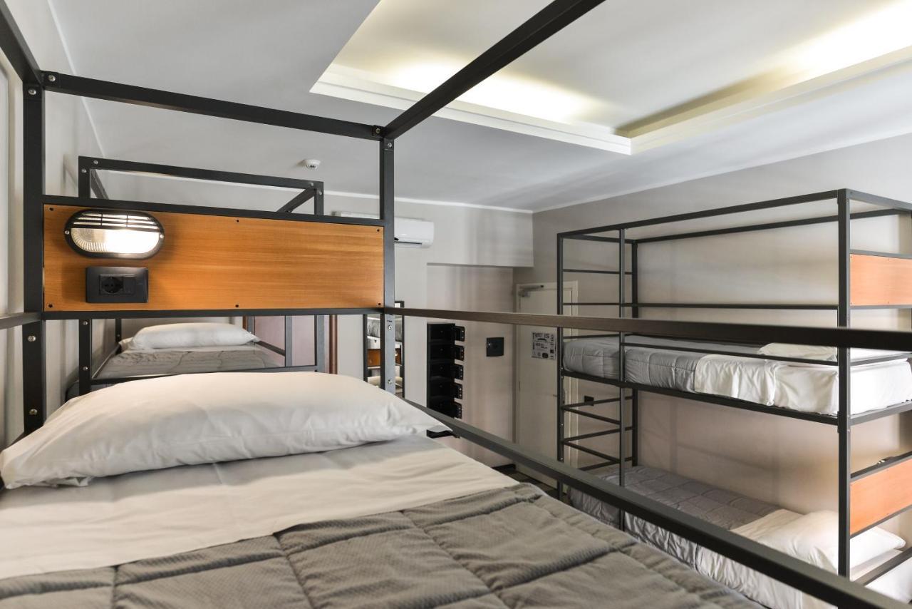 Yellowsquare Hostal