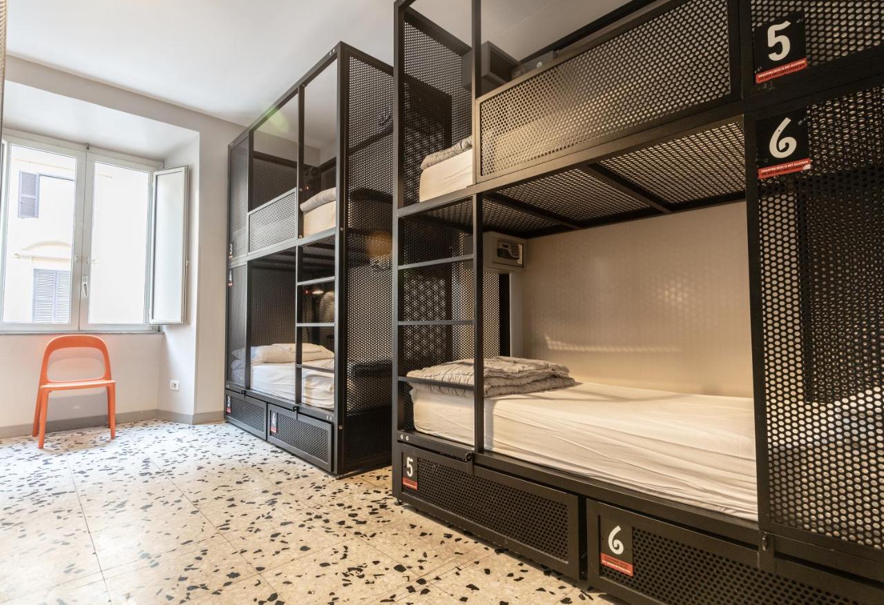 Yellowsquare Hostal *