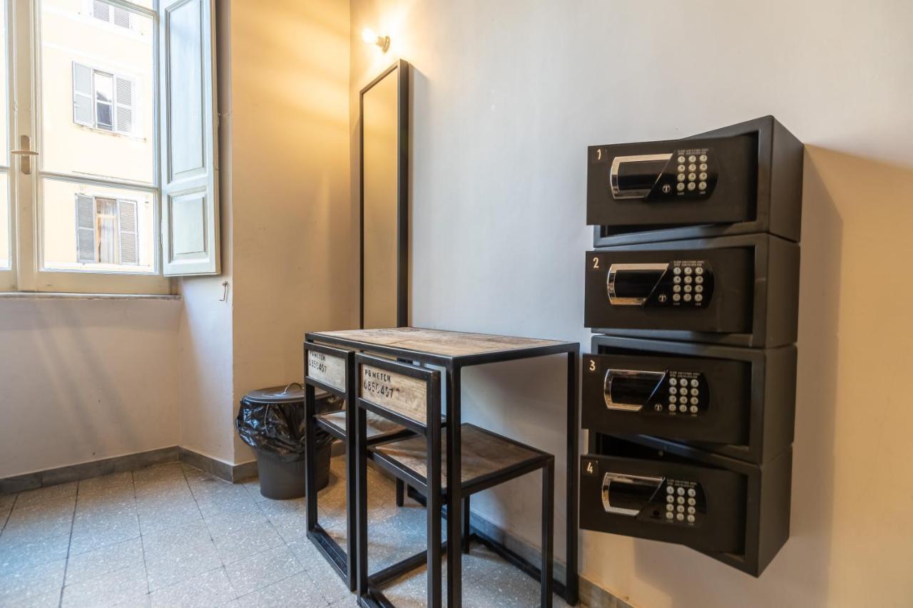 Hostal Yellowsquare Roma